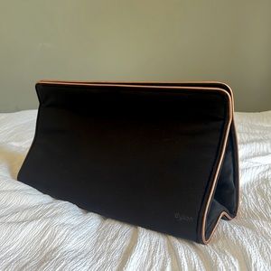 Dyson airwrap limited edition travel carrier, magnetic closure, black/copper